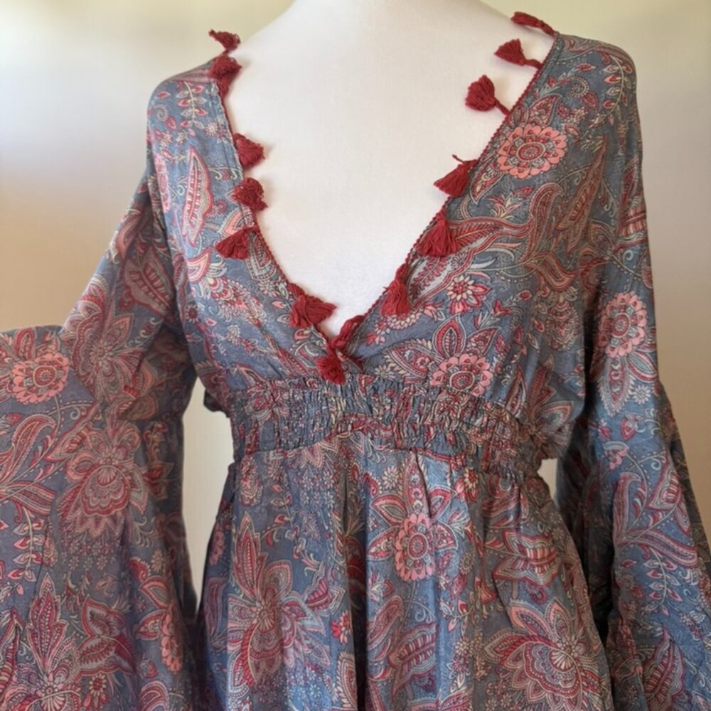 Karma Highway Blue Red Paisley V-neck Tassel Flutter Long Sleeve Mini Dress NWOT - Picture 4 of 7